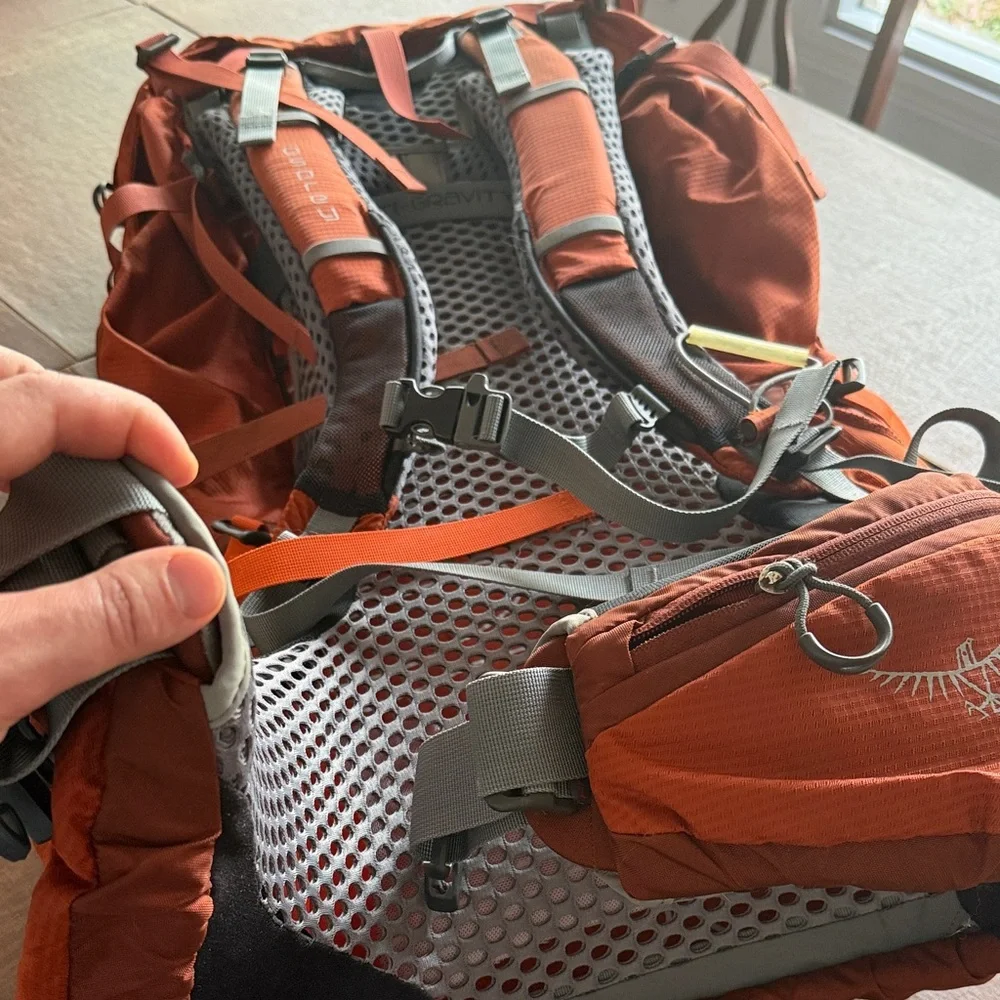 OSPREY Men's Hiking Backpack in Rust Orange - Picture 3 of 16